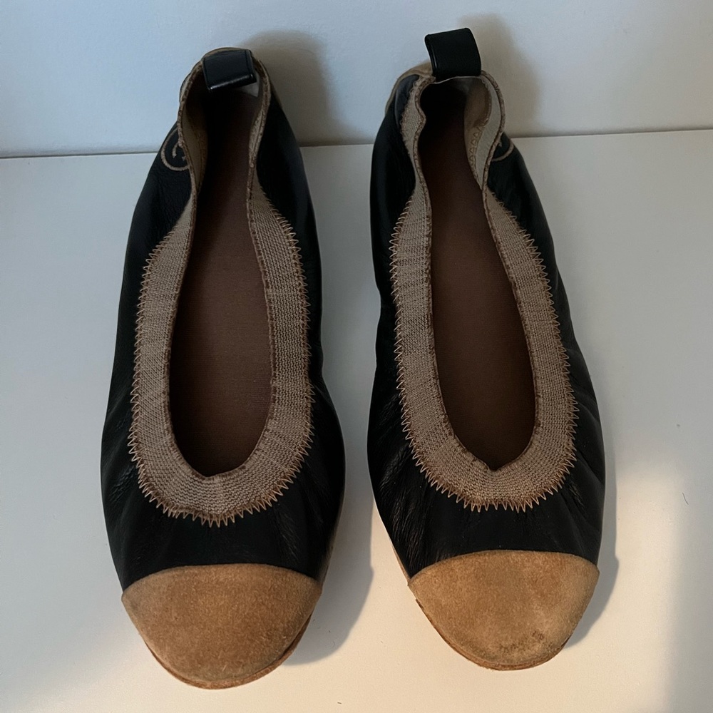CHANEL Black Leather and Tan Suede Cap-Toe Ballet Flats
